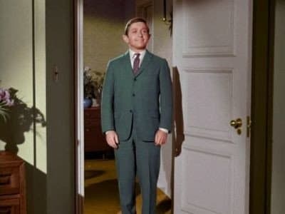 Still from Cousin Edgar