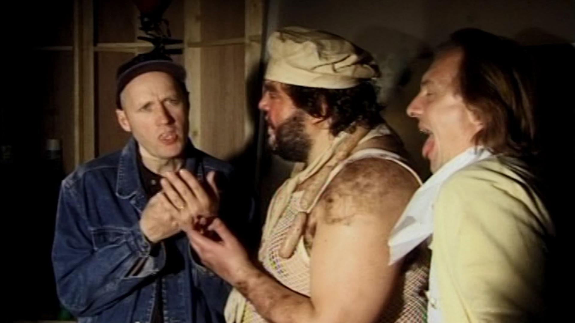 Still from Guest House Paradiso - Making Of