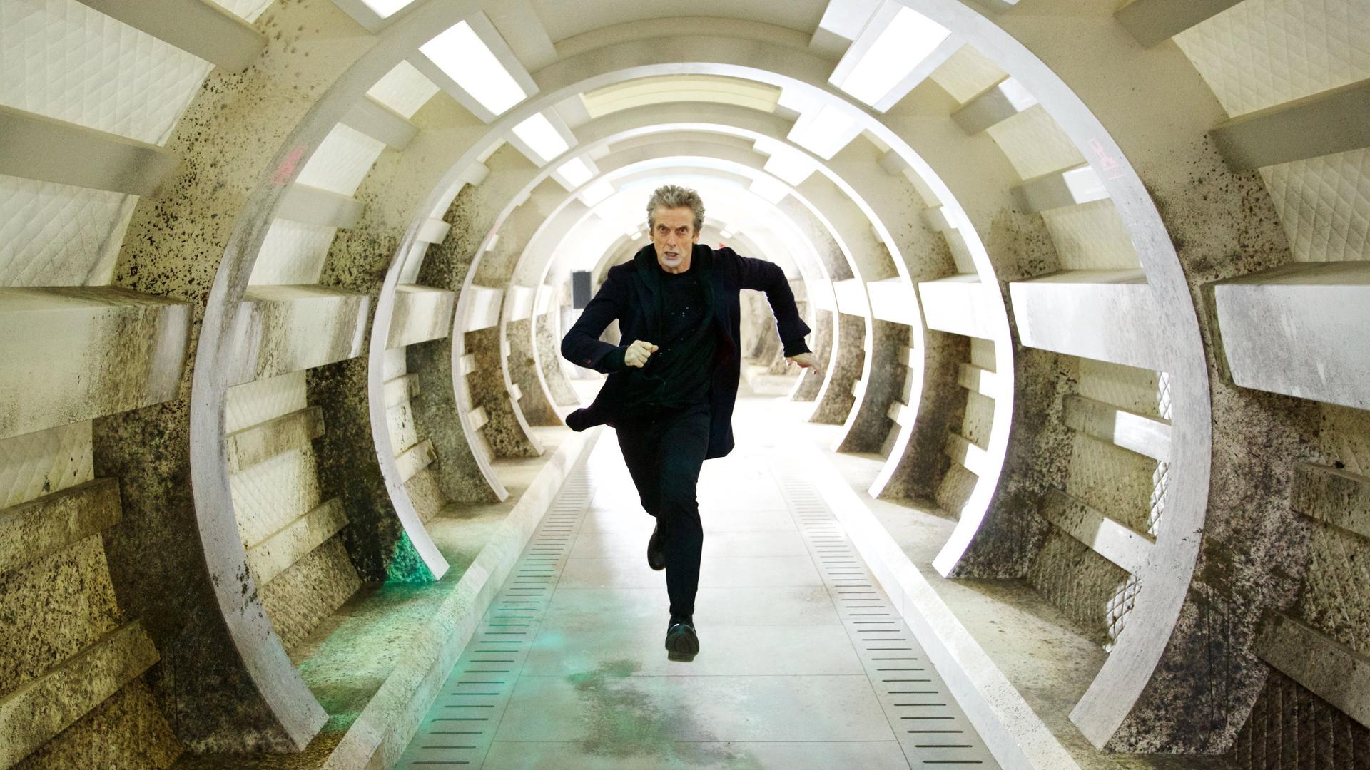 Still from Under the Lake (1)
