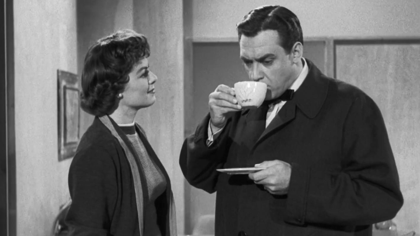 Still from The Case of the Daring Decoy