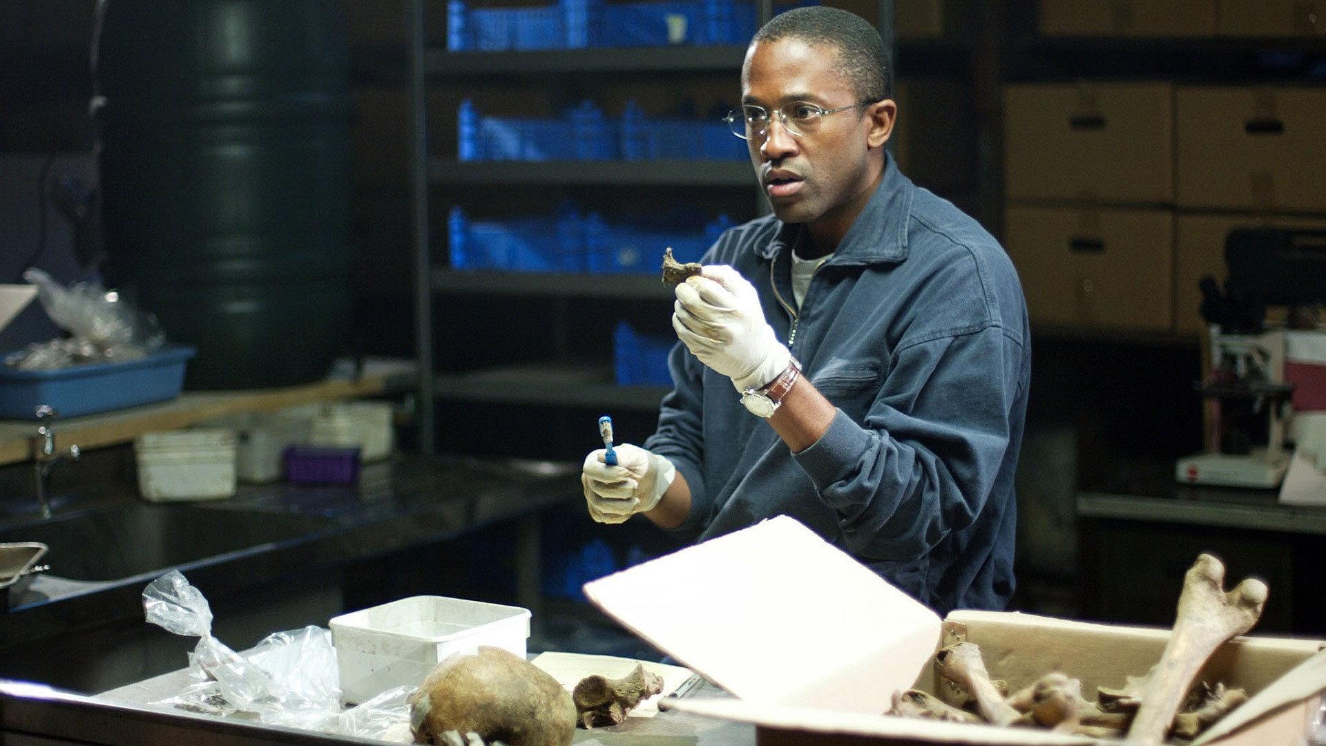 Still from Breaking Glass (2)