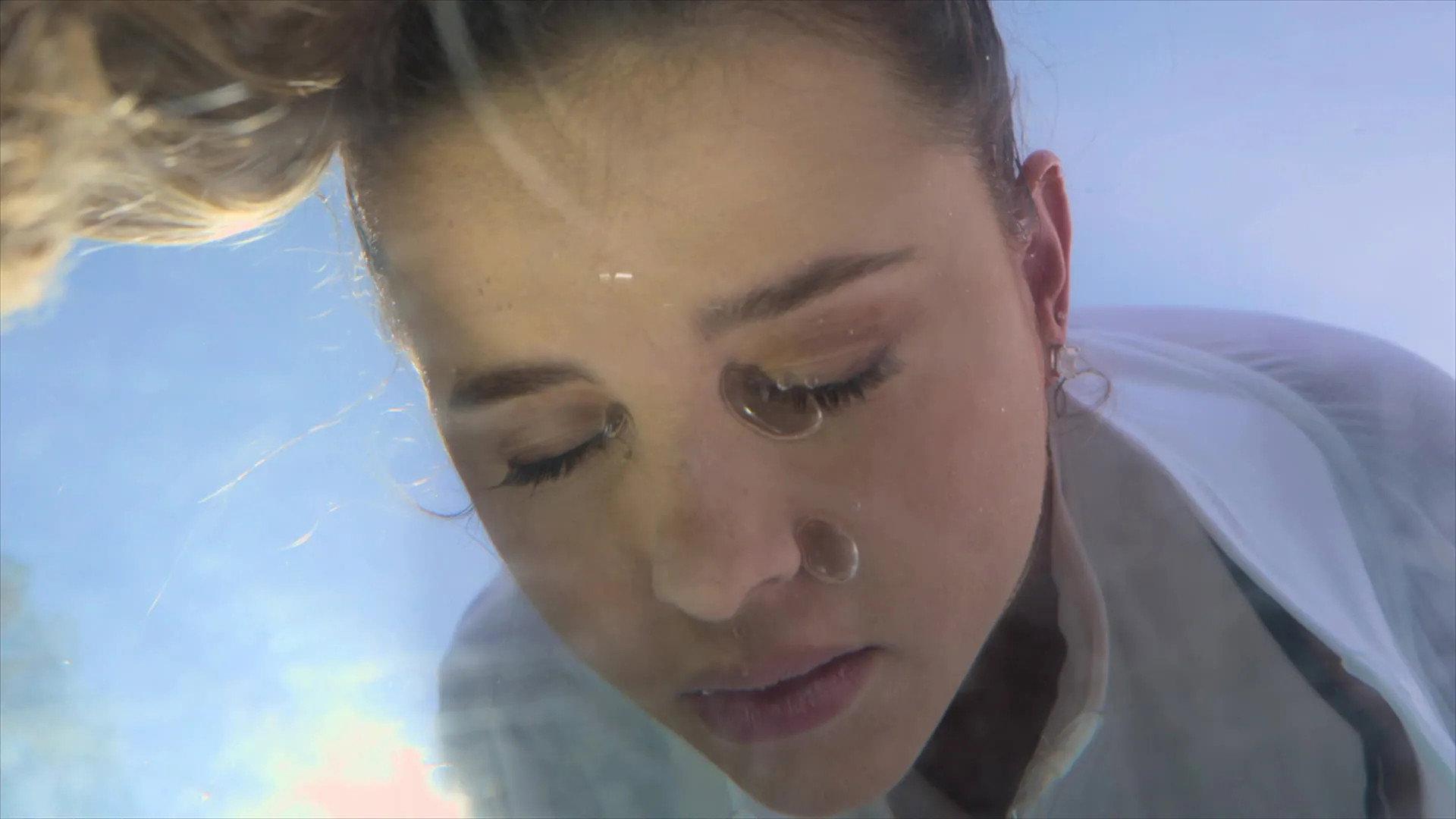 Still from Engaños